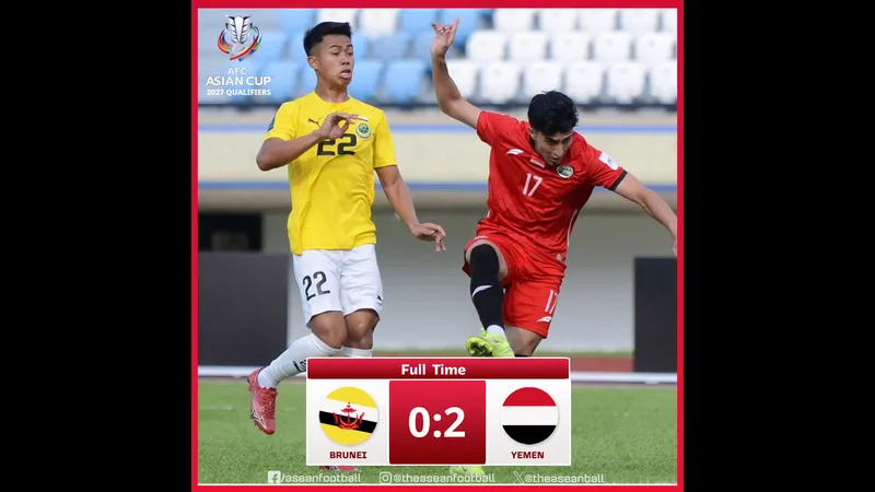 Cầu thủ Yemen dùng kỹ thuật đánh đầu qua đối thủ Brunei trong trận đấu